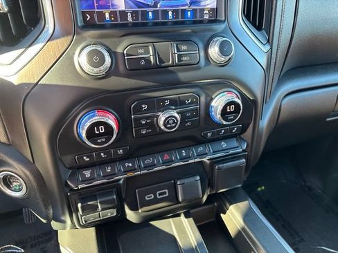 Used 2022 GMC Sierra 2500 AT4 w/ AT4 Premium Plus Package AWD/4WD image 31