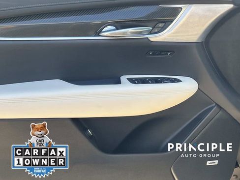 Used 2023 Cadillac XT6 Sport w/ Technology Package AWD/4WD image 13