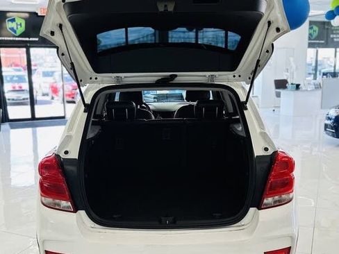 Used 2019 Chevrolet Trax LT w/ LT Convenience Package image 9