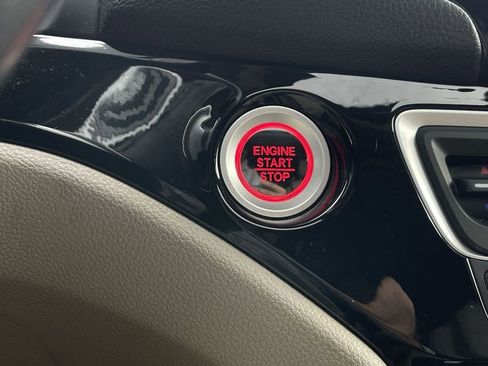 Used 2018 Honda Pilot Touring image 17