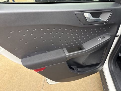 Used 2020 Ford Escape SE image 9