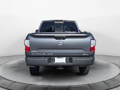 Used 2018 Nissan Titan SL image 4