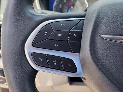 Used 2022 Chrysler Pacifica Touring-L FWD image 20
