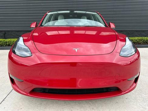 Used 2022 Tesla Model Y Long Range image 8
