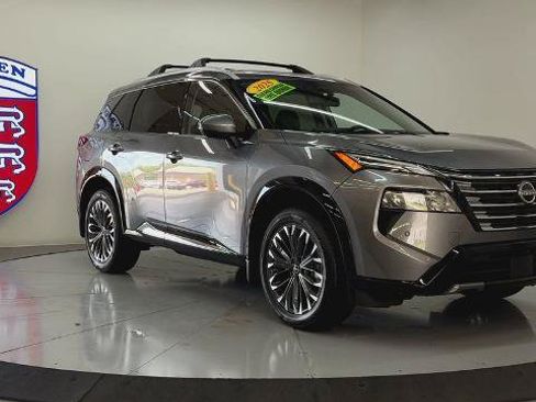 Certified 2025 Nissan Rogue Platinum w/ Platinum Premium Package FWD image 1