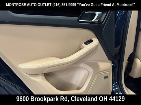 Used 2020 Porsche Macan AWD/4WD image 37