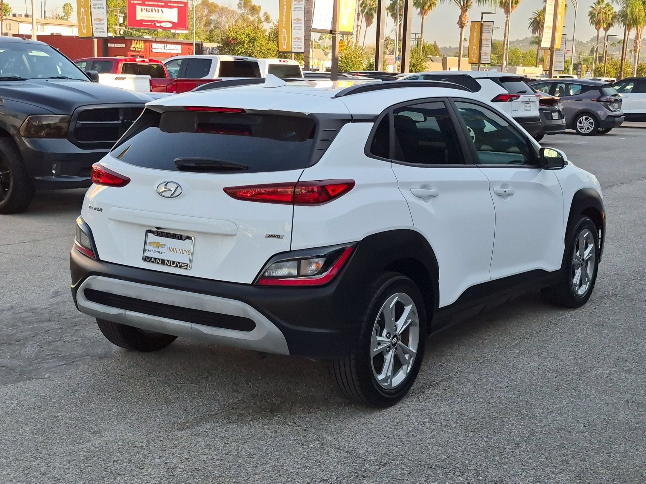 Used 2023 Hyundai Kona SEL AWD/4WD image 5