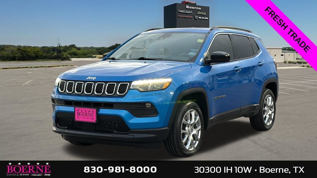 Used 2023 Jeep Compass Latitude w/ Sun and Sound Group AWD/4WD image 7