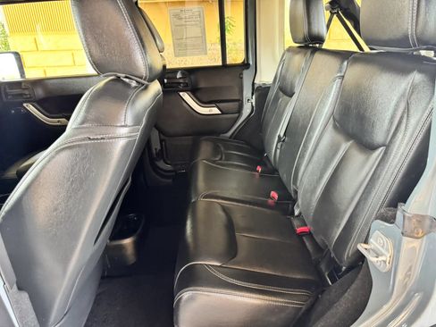 Used 2015 Jeep Wrangler Unlimited Sahara w/ Dual Top Group AWD/4WD image 18