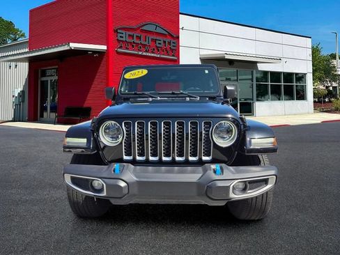 Used 2023 Jeep Wrangler Unlimited Sahara w/ Cold Weather Group AWD/4WD image 8