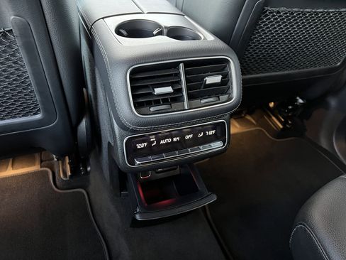 Used 2022 Mercedes-Benz GLS 450 4MATIC image 27