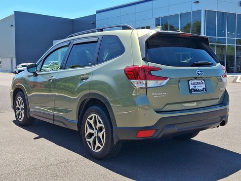 Used 2020 Subaru Forester Premium AWD/4WD image 5
