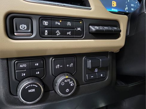 Used 2024 Chevrolet Tahoe Premier w/ Advanced Technology Package image 13