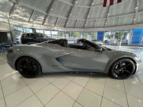 Used 2025 Chevrolet Corvette E-Ray w/ Stealth Interior Trim Package AWD/4WD image 8