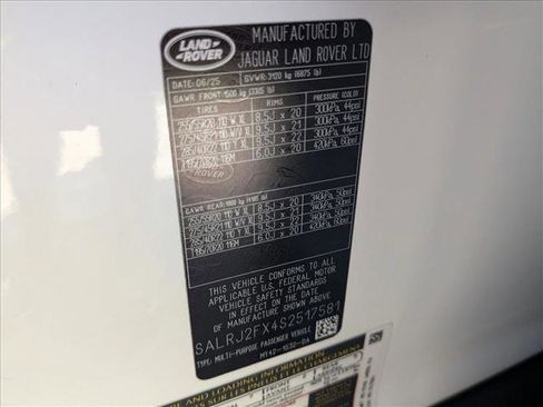 New 2025 Land Rover Discovery S image 17