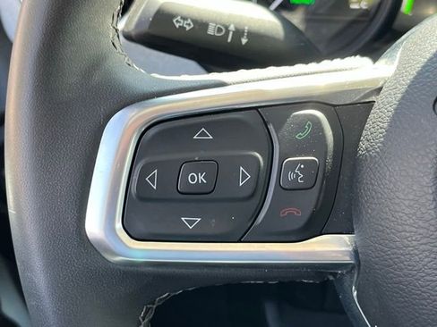 Used 2025 Jeep Wrangler Unlimited Sahara AWD/4WD image 16