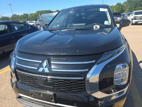 Used 2025 Mitsubishi Outlander SE AWD/4WD image 2