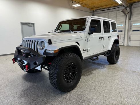 Used 2022 Jeep Wrangler Unlimited Sahara w/ Cold Weather Group image 8