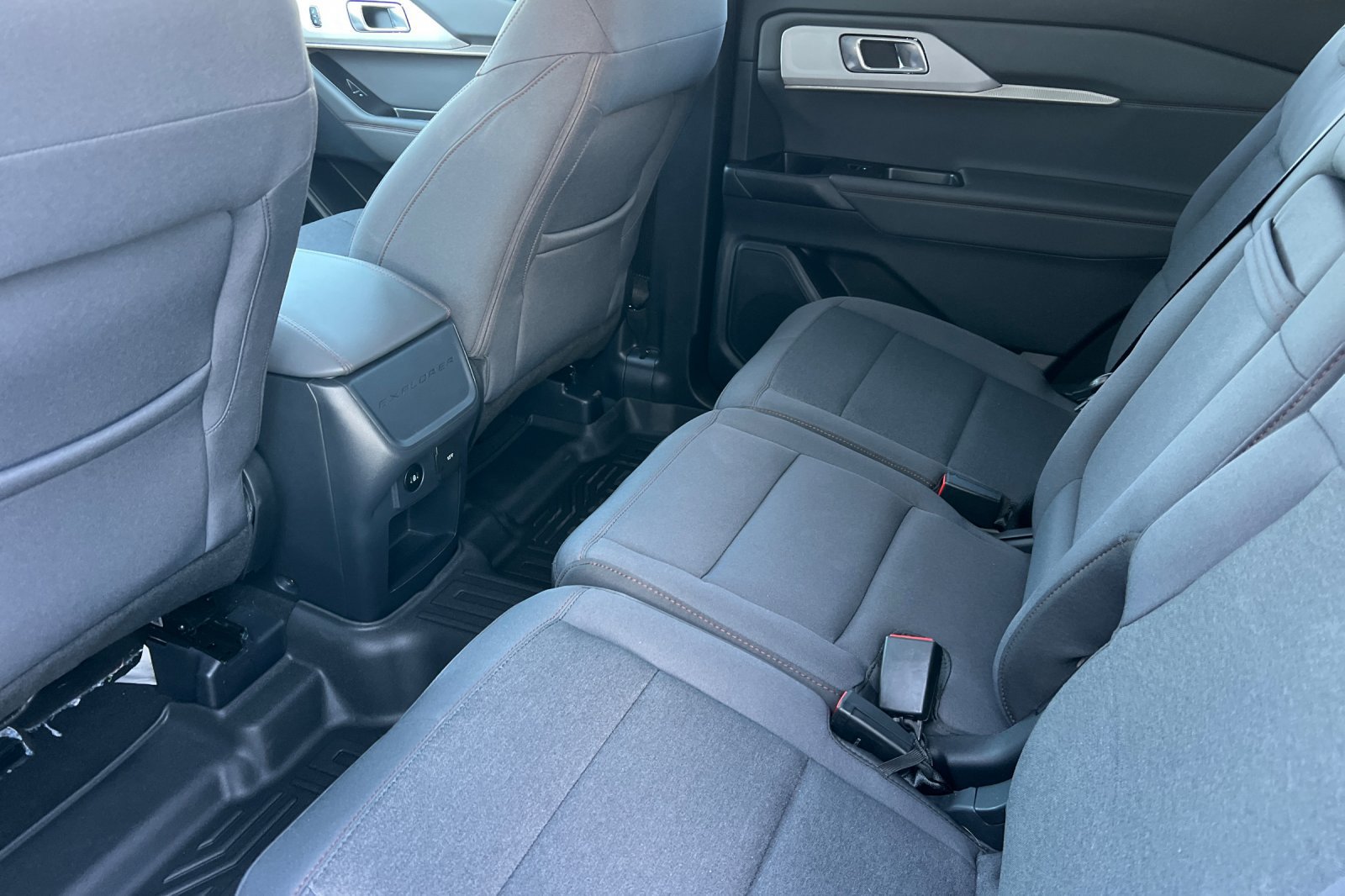 Used 2026 Ford Explorer Active AWD/4WD image 13