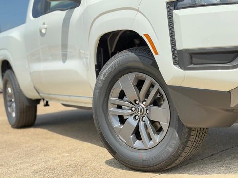 New 2025 Nissan Frontier SV image 4