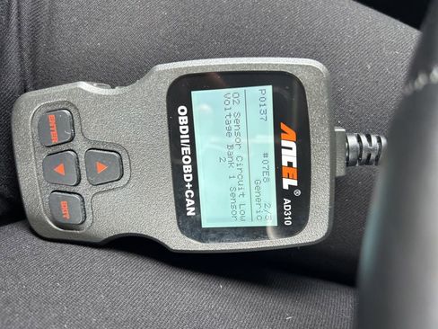 Used 2012 Jeep Wrangler Unlimited Sahara w/ Connectivity Group AWD/4WD image 7