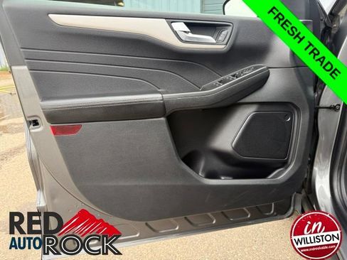Used 2022 Ford Escape SEL w/ Equipment Group 302A AWD/4WD image 10