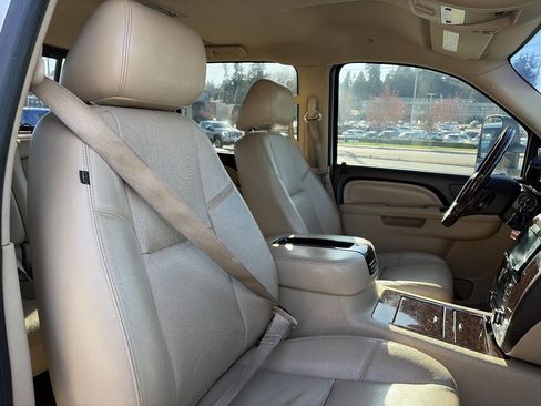 Used 2014 GMC Sierra 2500 Denali w/ Suspension Package, Off-Road AWD/4WD image 18