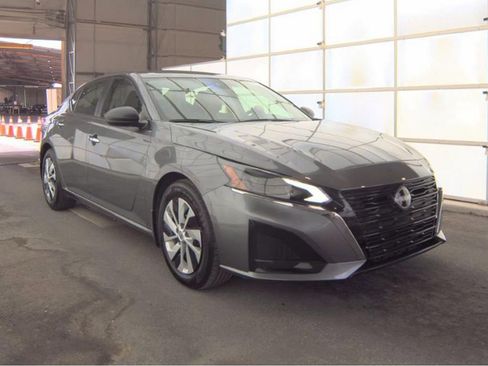 Used 2024 Nissan Altima 2.5 S FWD image 4