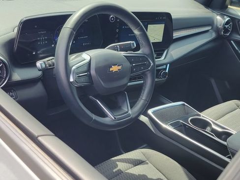 Used 2025 Chevrolet Equinox LT w/ Safety and Technology Package FWD image 5