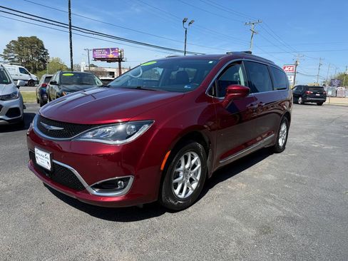 Used 2020 Chrysler Pacifica Touring-L w/ Advanced Safetytec Group FWD image 8