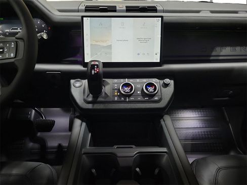 New 2025 Land Rover Defender 110 X-Dynamic SE image 26