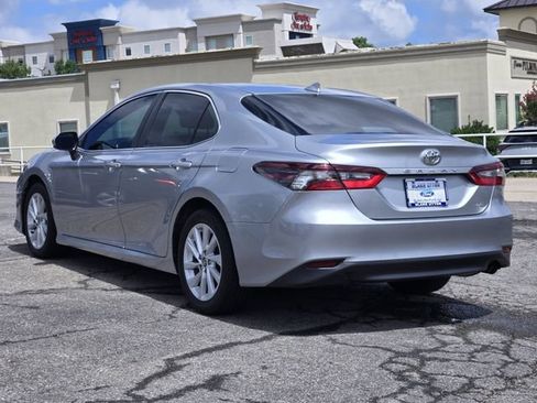Used 2021 Toyota Camry LE FWD image 5