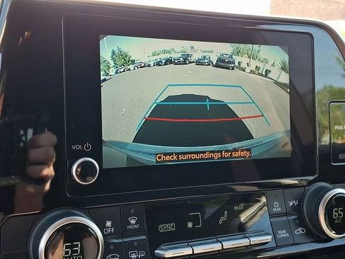 Used 2023 Toyota Highlander LE AWD/4WD image 20