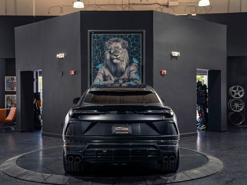 Used 2019 Lamborghini Urus AWD/4WD image 22