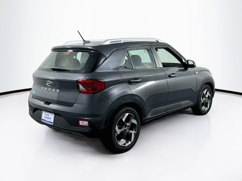 Used 2023 Hyundai Venue SEL FWD image 5
