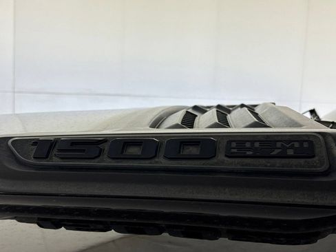 Used 2019 RAM 1500 Laramie AWD/4WD image 13