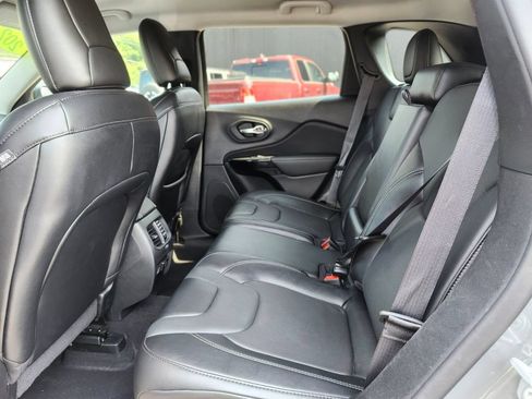 Used 2023 Jeep Cherokee Altitude Lux AWD/4WD image 16