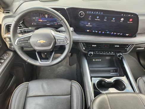 Used 2025 Chevrolet Suburban Premier RWD image 27