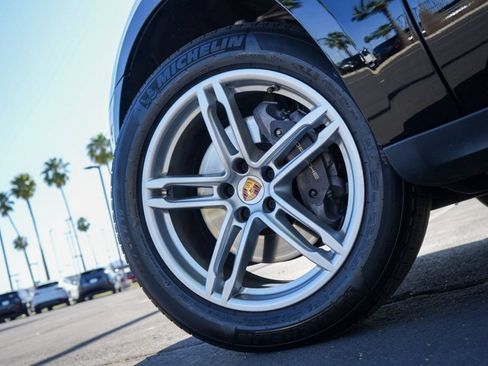 Used 2025 Porsche Macan AWD/4WD image 4