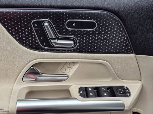 New 2025 Mercedes-Benz GLA 250 4MATIC image 12