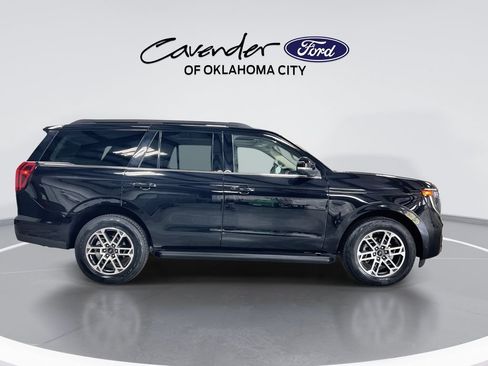 Used 2025 Ford Expedition Active AWD/4WD image 9
