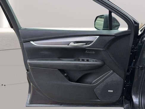 Used 2017 Cadillac XT5 Luxury w/ Driver Awareness Package image 18