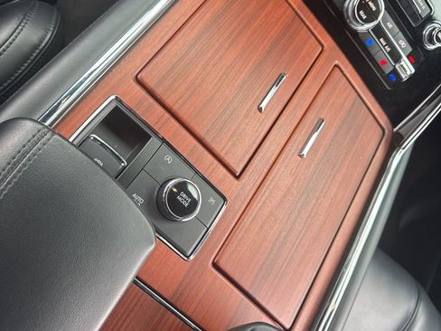 Used 2024 Lincoln Navigator L 4WD image 6