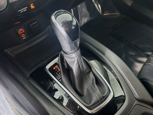 Used 2017 Nissan Rogue SV FWD image 20