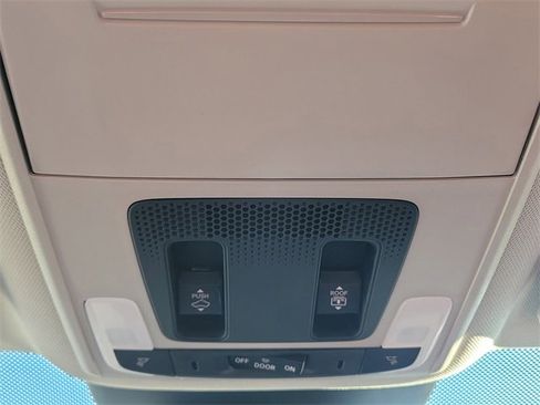 Certified 2025 Honda Pilot Elite image 33