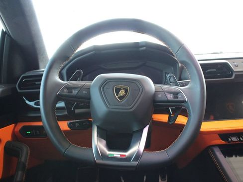 Used 2025 Lamborghini Urus SE AWD/4WD image 22