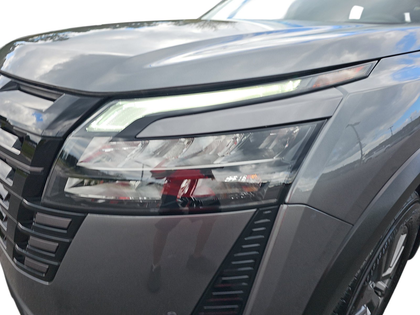 Used 2026 Nissan Pathfinder SV FWD image 28