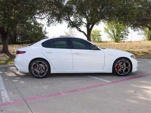 Used 2022 Alfa Romeo Giulia Veloce RWD image 8