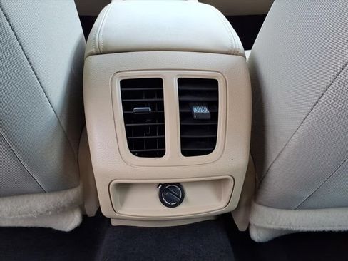 Used 2018 Ford Taurus SE FWD image 14