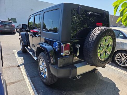 Used 2014 Jeep Wrangler Unlimited Sahara w/ Dual Top Group AWD/4WD image 7